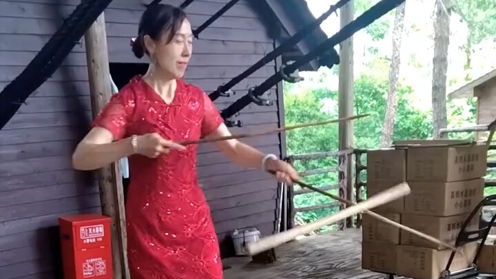 Playing flower sticks, we can’t throw away the things left by our ancestors