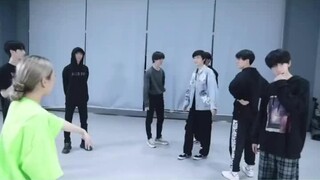 马嘉祺宋亚轩  练习室  轩轩又调皮了