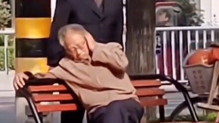 เพื่อนเก่าของฉันยัง... แกล้งเขาอยู่ตั้งนาน ยังไม่รู้เลย