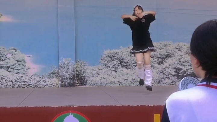 [Tan Jin/Jiang Jiang] High school girls danced loveit with great energy at the club performance!