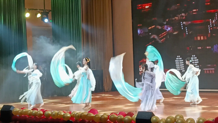 When Your High School Teacher Is a Total Loafer, This Is What Happens to Your New Year’s Performance