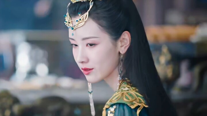 The production team probably figured the scene that would go viral would be the male lead’s iconic t