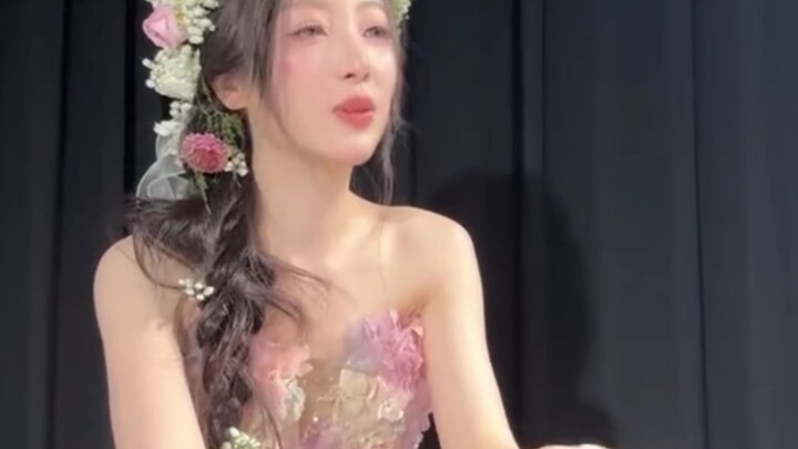 المشجعون حقًا سيحبون لي شيان إلى الأبد، حتى غير المعجبين تأثروا بشدة #نجم_الإنترنت #لي شيان بنكهة ال