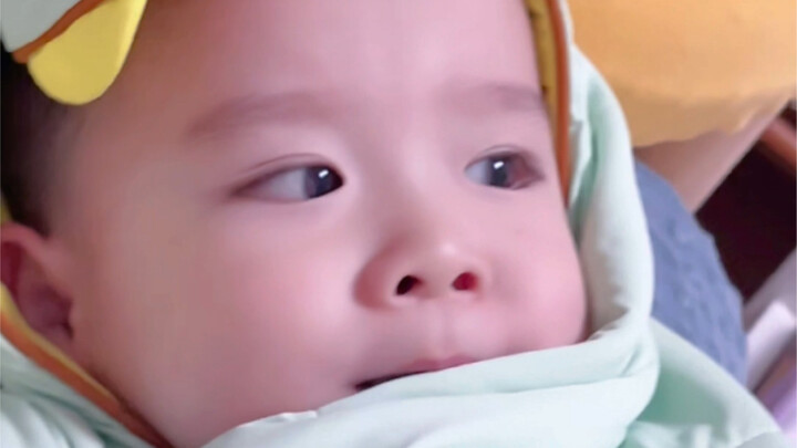 إحساس القمع من الأخ الأكبر الذي يكبرني بدقيقتين!