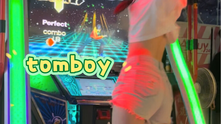 I came to Hangzhou from Xi’an for National Day and danced Tomboy at the game arcade—this vibe is jus