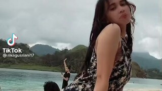 itu Tiktok nya Di folow ya