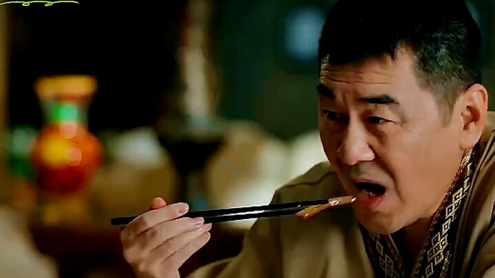 Tam giác vàng trung niên, cười chảy nước mắt