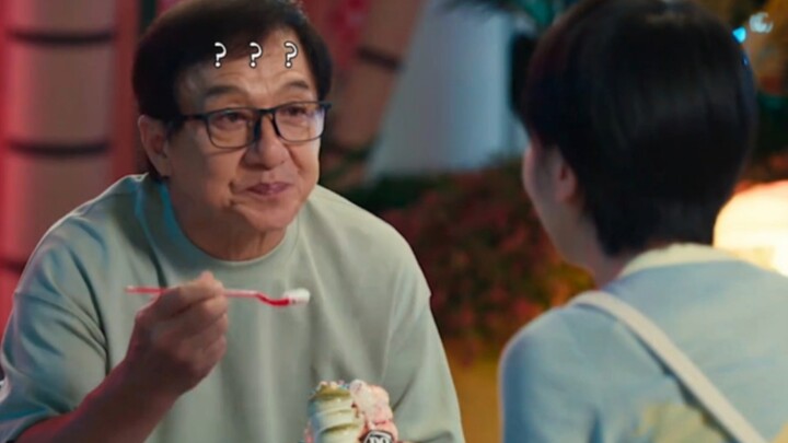 Thành Long: Đáng lẽ tôi không nên để cô ấy hỏi tôi câu hỏi, cô ấy là thế hệ 00 mà!