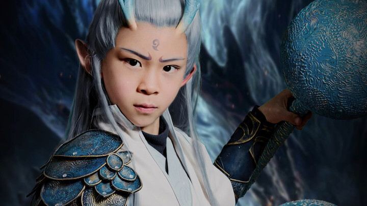 No money for props? We’ll just make them ourselves—taking the kids to cosplay Ao Bing