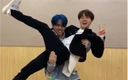 YG's new boy group TREASURE members Choi Hyun-suk & Kim Do-young WINNER return with a dance challeng