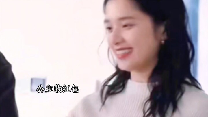 لي شون مقدّر له أن يكون زوجًا خاضعًا لزوجته هههه، فأمام الأميرة يتحول إلى طفل صغير يتدلل ببراءة وحسر