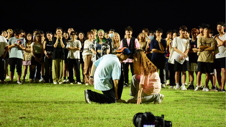 "Wind Blowing Summer" ออกแบบท่าเต้นโดย Ji Yue สำหรับการเต้นรำแบบสุ่มครั้งแรกของมหาวิทยาลัยเทคโนโลยีเ