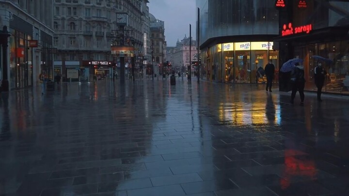 [UHD UK] เดินท่ามกลางสายฝนยามเช้าบนถนนในเมืองเวสต์ลอนดอน 2020.10