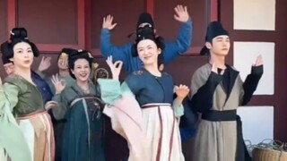 哈哈哈你们刘家 是不是把我们丹娘的嫁妆都拿去报舞蹈班了，玉露你咋也在哈哈哈