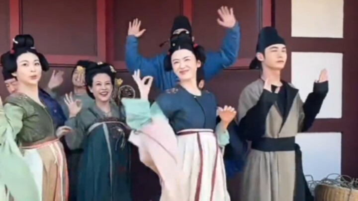 Hahaha, did your Liu family use all of Dan Niang's dowry to pay for dance classes? Yulu, why are you