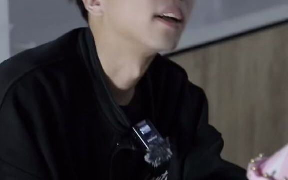 Nhân viên với mức lương khác nhau làm thêm vào cuối tuần