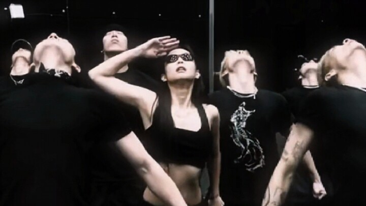 【Jennie】That effortless, satisfying vibe from this stunning woman!