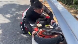 哭车倒了笑话程度100%被排气烫了一下笑话程度1000000%
