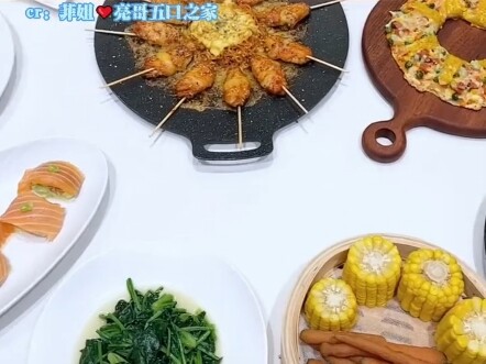 After watching the blogger’s video, I realized the only thing I can cook is stir-fried greens.