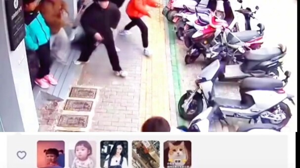 Người mang củi sưởi ấm cho muôn người, không thể để họ chết rét giữa gió tuyết.