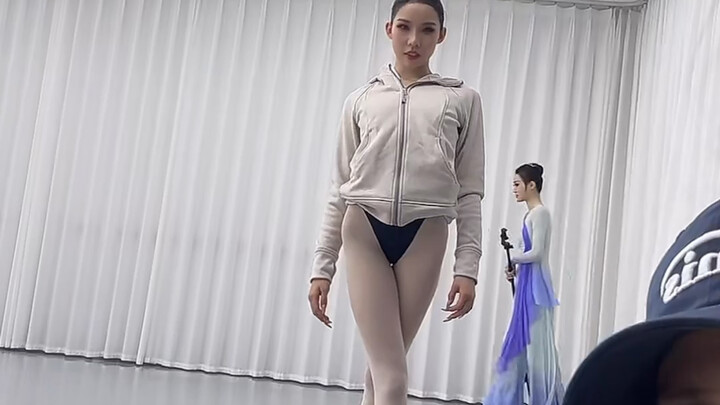 Daily Practice of Dance Art Exam Candidates 936