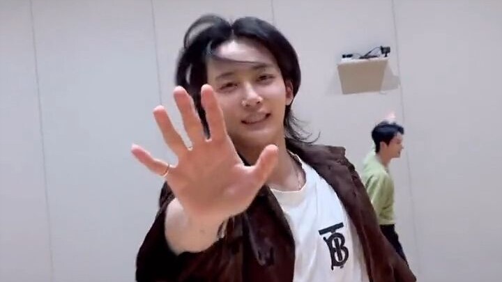 230511 Thử thách “Super” – Tôn Ngộ Không ngồi trên máy bay bay vút lên trời cao – Yoon Jeonghan 【sev