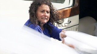 แม่ผัวทำลายงานแต่งงานของเธอ เพียงเพื่อหัวเราะมุข