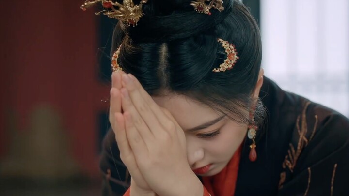 Li Rong makes a wish in the hall for thirty seconds