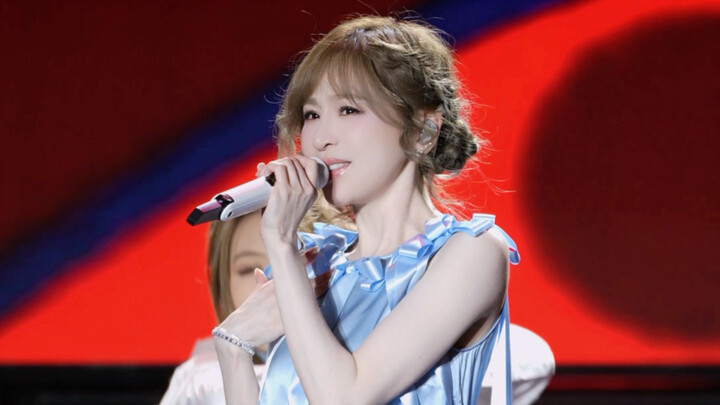 หวังซินหลิงบอกว่าวันนี้แคปชั่นในโมเมนต์จะใช้ “กุ้ยหลินภูเขาแม่น้ำอันดับหนึ่งใต้หล้า” | ขนตาโค้งงาม |