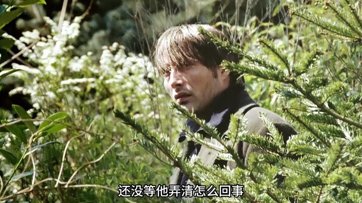 Seorang pria secara tak sengaja masuk ke ruang misterius dan justru menemukan dirinya sendiri yang p