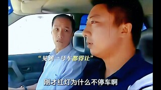 1号车是不需等红绿灯的，因为谁都知道坐的是市委书记