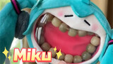 #miku Oh my, I’ve been eating too much rice recently and my teeth are a bit yellow! #热 SoundMiku#二元#