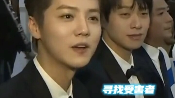 Hilarious! Lu Han is basically the mischievous kid of the interview world—his eyes dart around, cons