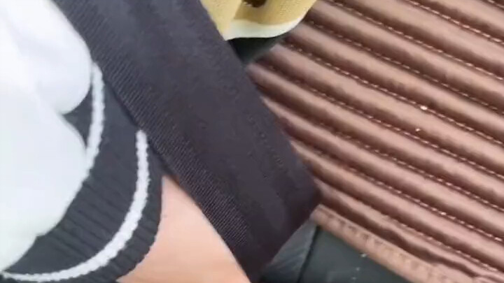 Chỉ có ở thành phố lớn thôi, gọi taxi mà tài xế còn bắt mạch bằng chỉ!