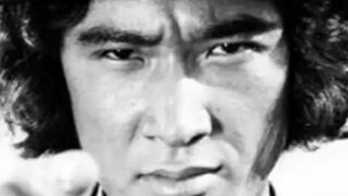 大将的实力根源，因为他们背后是存在实体的。红发如果是尾田化身，那么赤犬就是尾田的干爹。