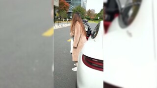 [EN SUB] Girl Harassed by Thug, Her Man Shows Up and Stuns All