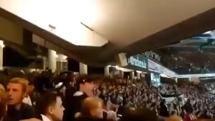 Penyelenggara belum sampai ke toilet, celananya sudah basah kuyup.