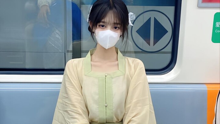 “มีสาวน่ารักขนาดนี้จริงๆ เหรอ”