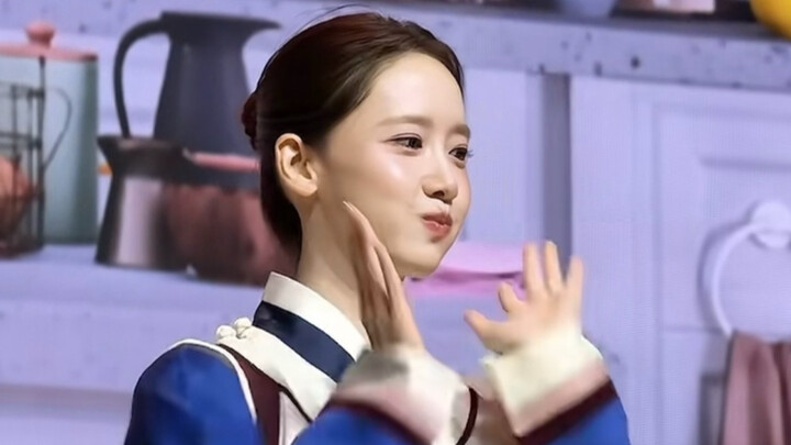 لين يونغيو ترقص رقصة شانيل، أنا من فتيات العصر بعد كل شيء!