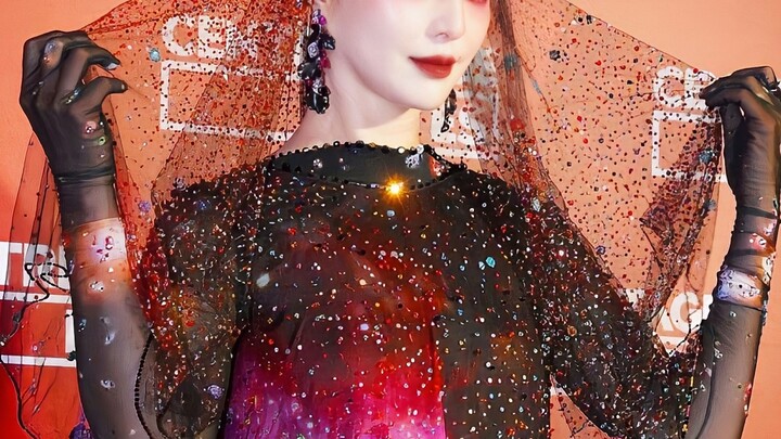 It's so funny, this girl retired from the entertainment industry but the designer still saved the fi