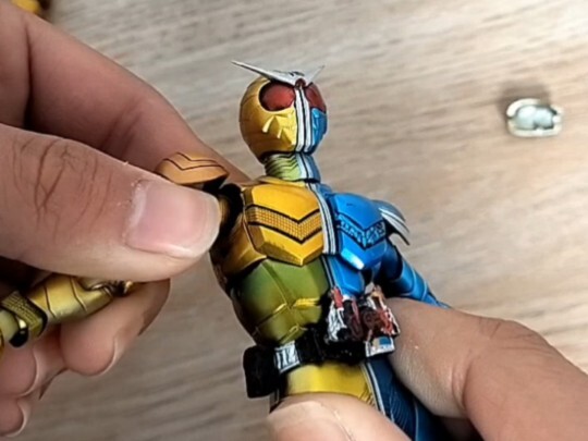30多的假面骑士盗版真骨雕到底有多离谱？