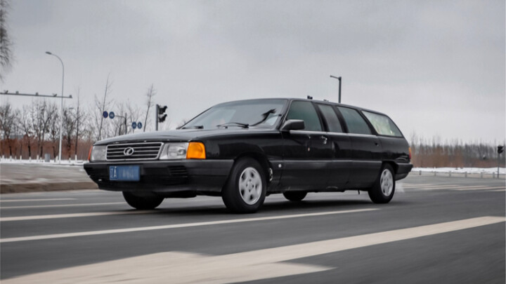 This Hongqi car once escorted someone worthy of our respect on their final journey. @NeverScrap