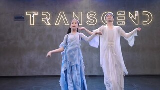 Xiaobai and Xiaoqing danced the complete version of Chinese style jazz choreography of "Outing and T