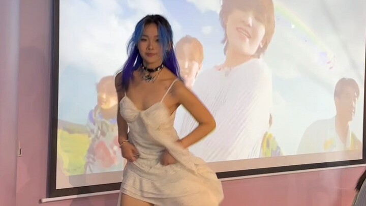 When you wear a skirt to a pop-up store but play God of Music