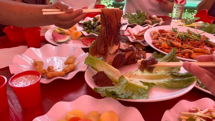 Lần này ăn tiệc, hãy xem tôi làm thế nào áp đảo toàn trường