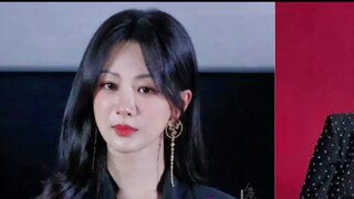 Xiao Zhan secretly attended Yang Zi's birthday party. This background board in the same frame is sim