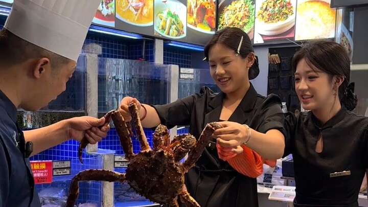 ปูยักษ์ในร้าน “ตายอย่างปริศนา” เลยจัดการชุบชีวิตเป็นเมนูปูยักษ์ห้าแบบไปเลย! #ขอบคุณที่สืบทอดมื้ออาหา