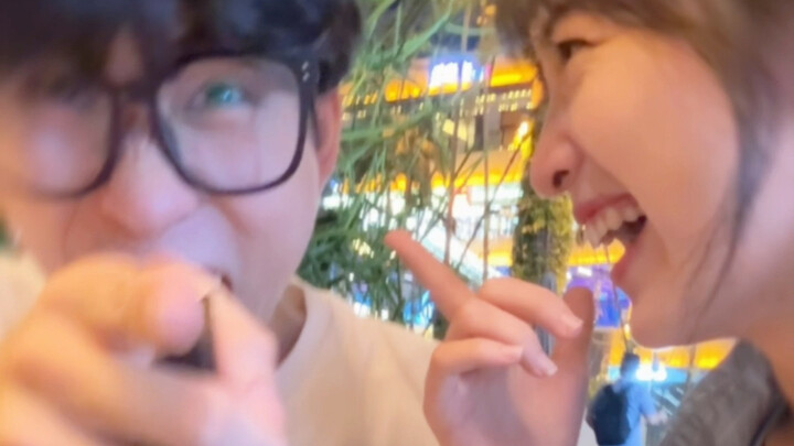 假如我和你妈掉水里，你先救谁