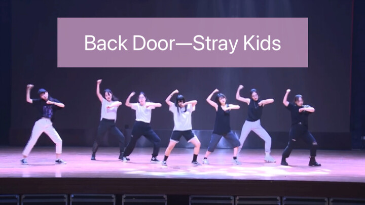 Back Door meliput tarian SMA Afiliasi Universitas Peking Dainyvile