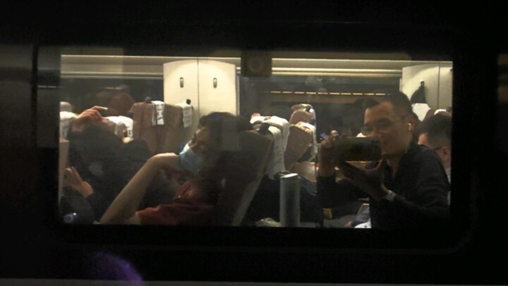 Famous scenes from "Your Name" are staged again on China's railways